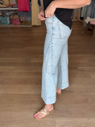 Seam Detailed Denim Cropped Flare Jean