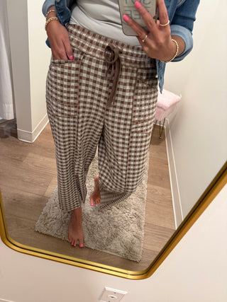 Brown gingham ankle barrel pant